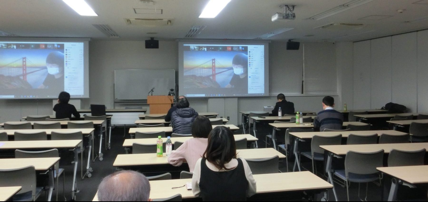 会場